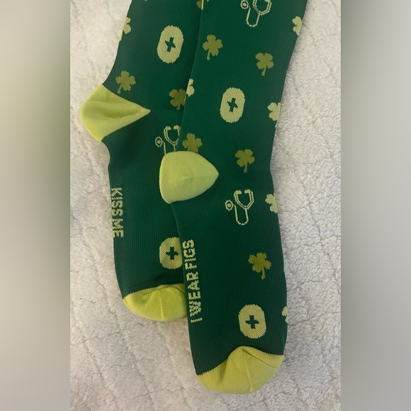 Figs Compression Green St Patrick’s Day Socks Size Large NWOT - Picture 4 of 5